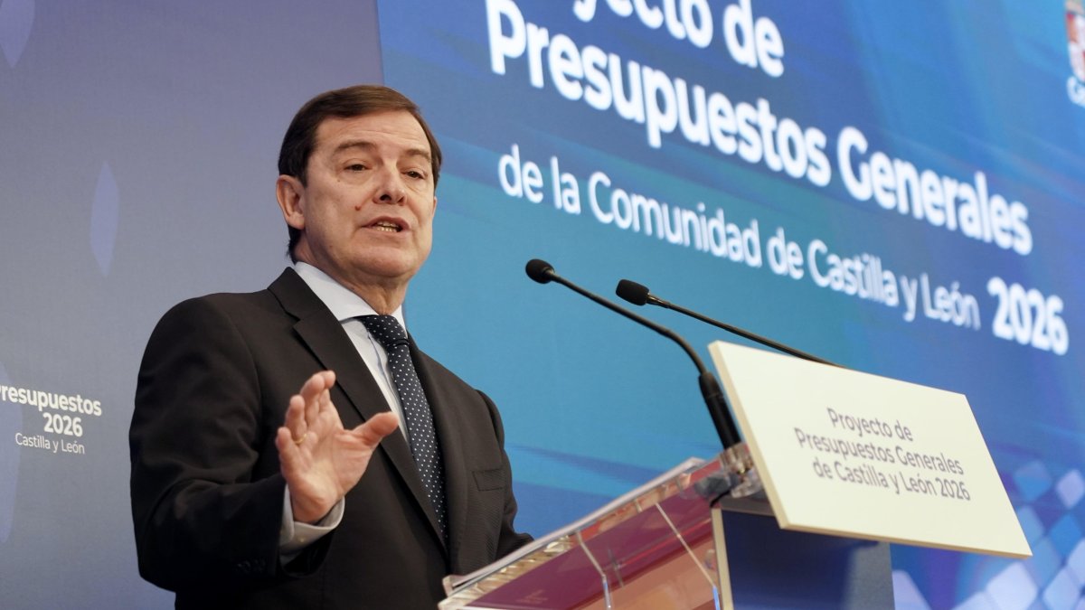 Alfonso Fernández Mañueco comparece en rueda de prensa para presentar el proyecto de Ley de Presupuestos Generales de la Comunidad de Castilla y León para el año 2026