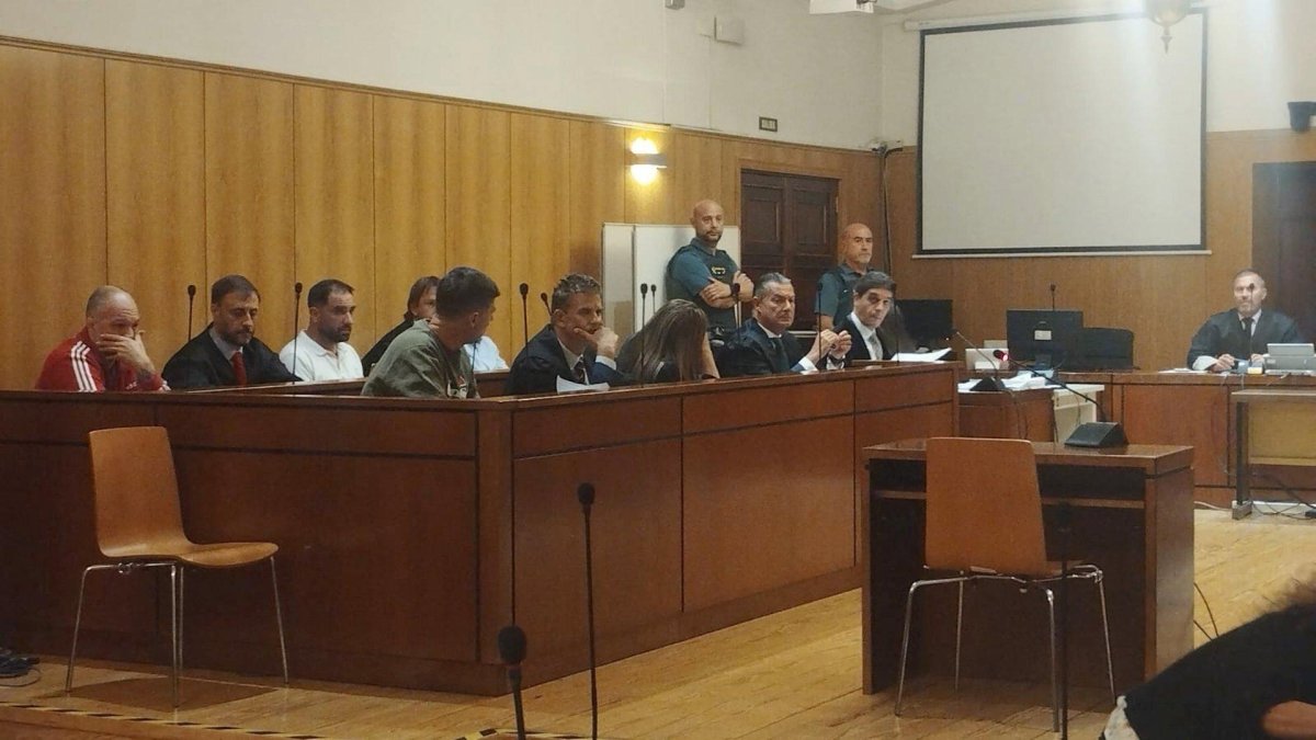 El fiscal en la 'Operación Almendro' solicita casi 61 años para los ocho presuntos 'narcos'