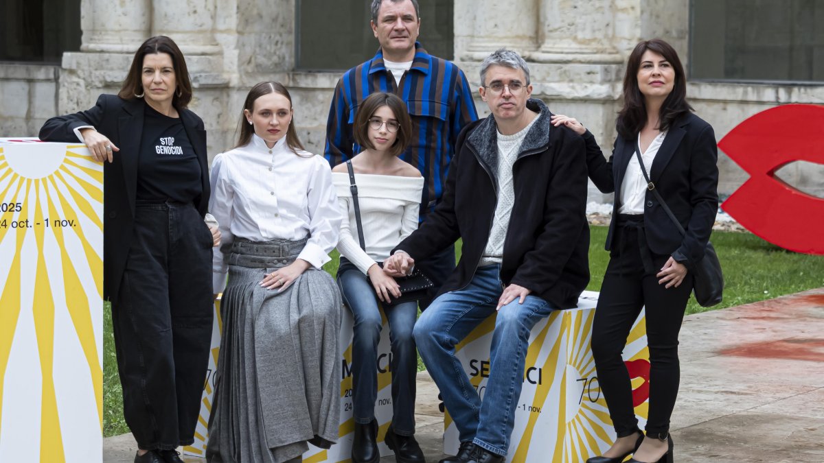 El equipo de 'Cuando un río se convierte en mar', una de las tres películas que narran el trauma
