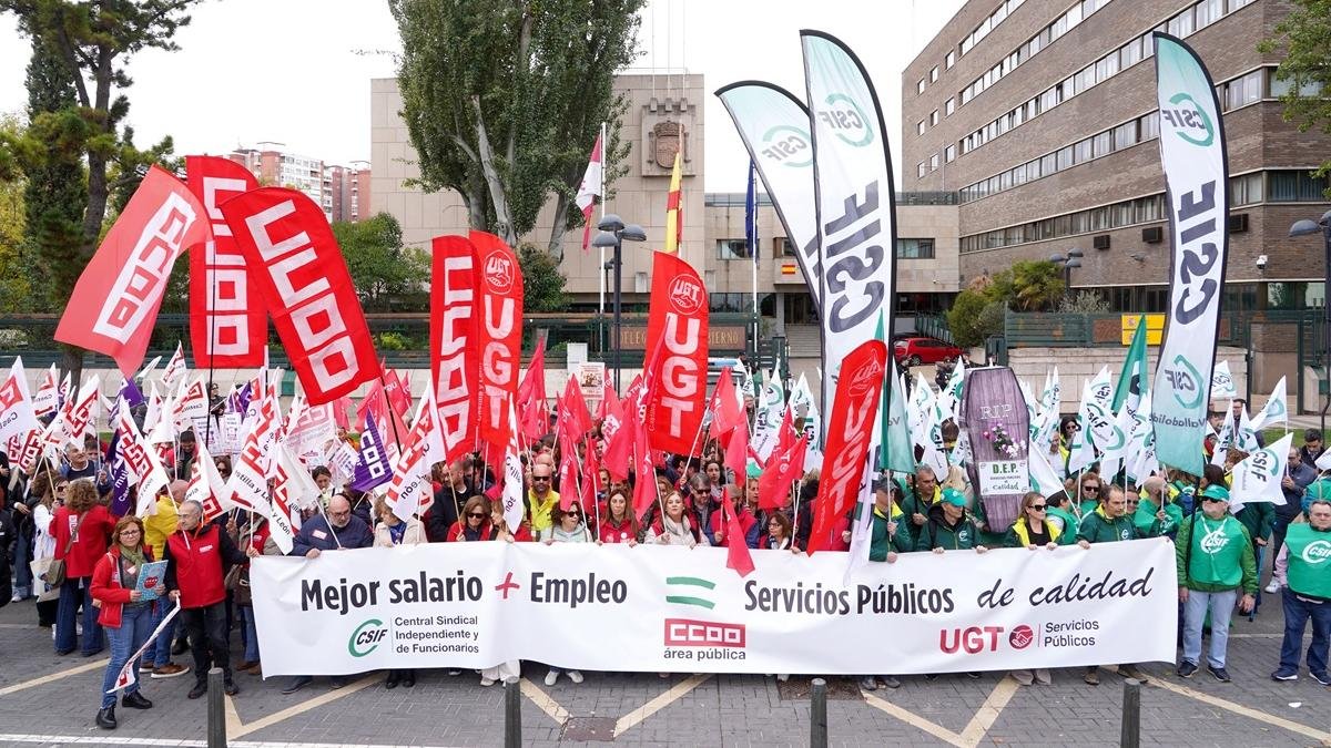 CCOO, CSIF y UGT se concentran en Valladolid contra el bloqueo a la negociación colectiva del Ministerio de Función Pública