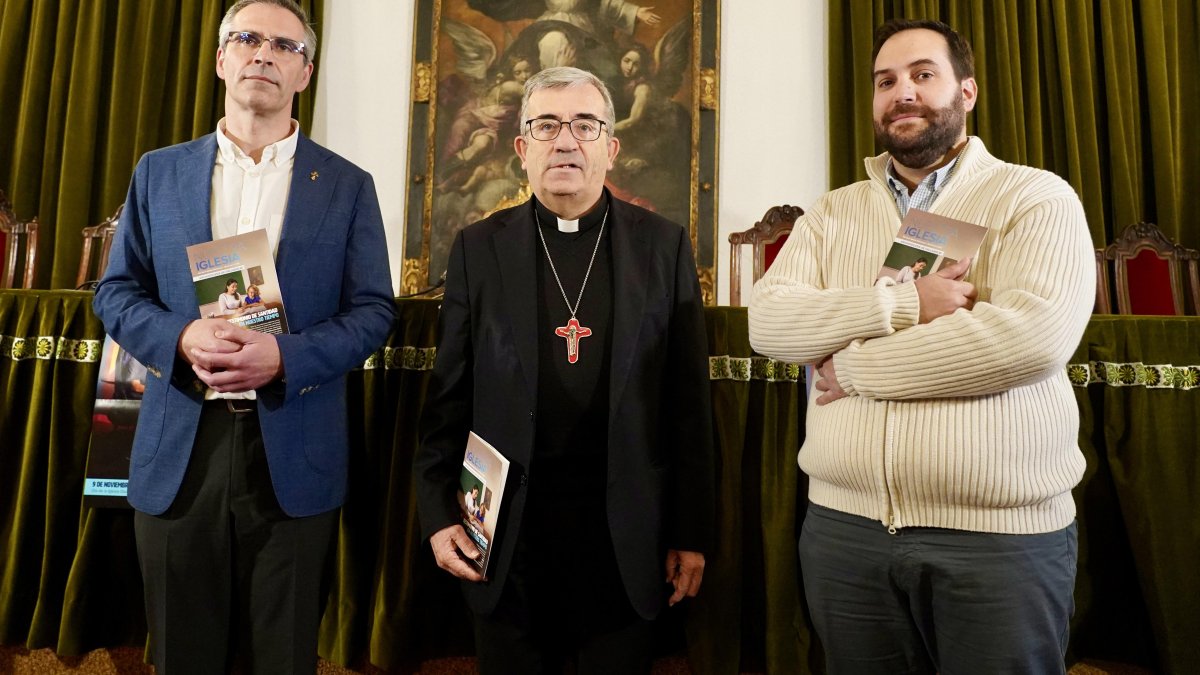 El arzobispo de Valladolid, Luis Argüello; el ecónomo del Arzobispado, Óscar Agüera, y el delegado de Patrimonio y Obras, Juan Carlos Álvarez