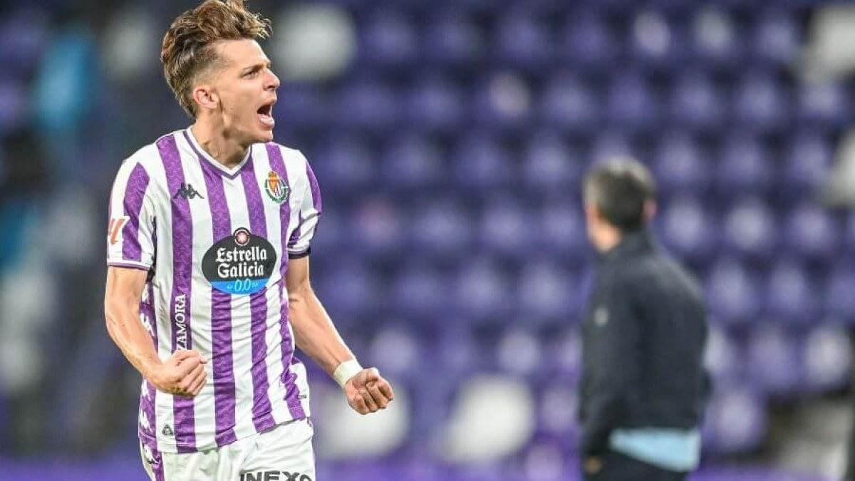 Iván Alejo celebra la victoria ante el Granada en Zorrilla.