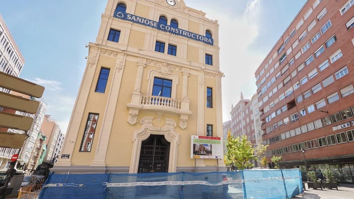 Imagen reciente del edificio de la plaza de Madrid.
