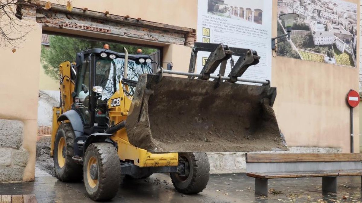 Las máquinas avanzan para convertir Las Catalinas en el centro del vino.