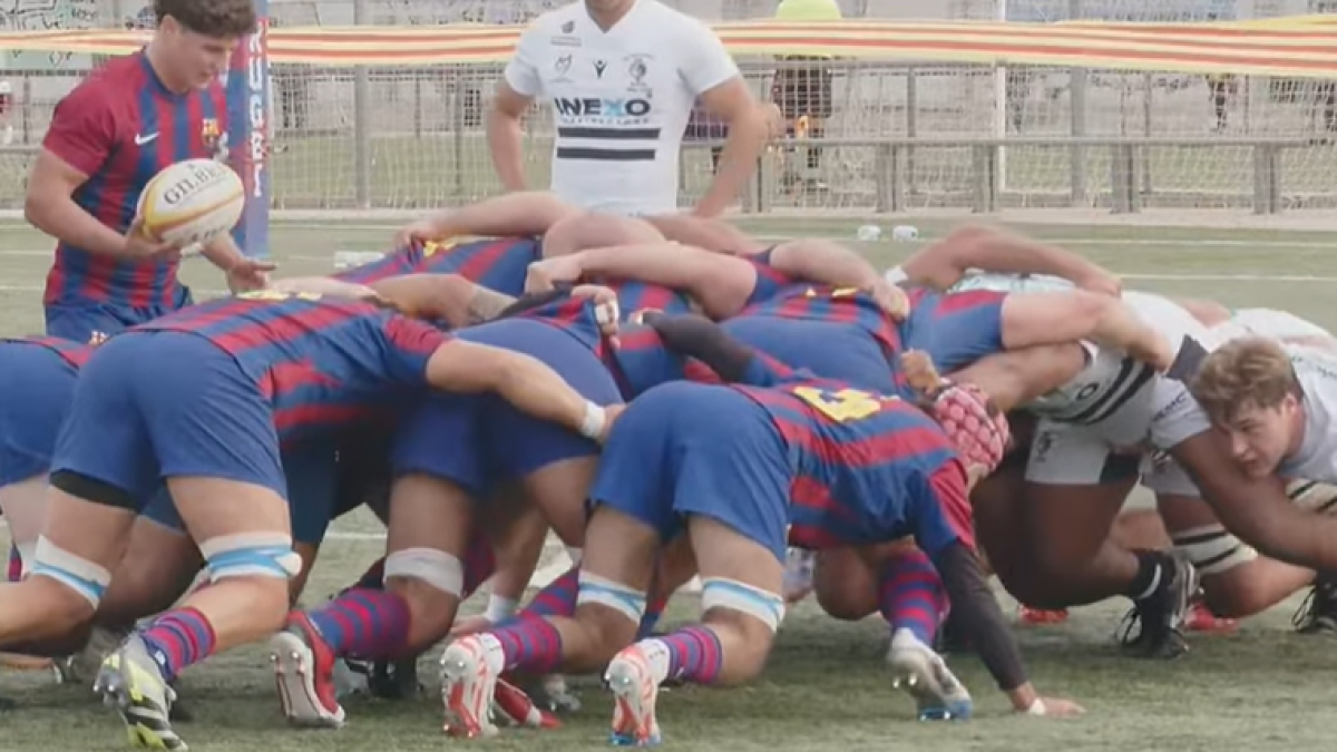Una melé entre el Barça-Rugby y el Inexo El Salvador.