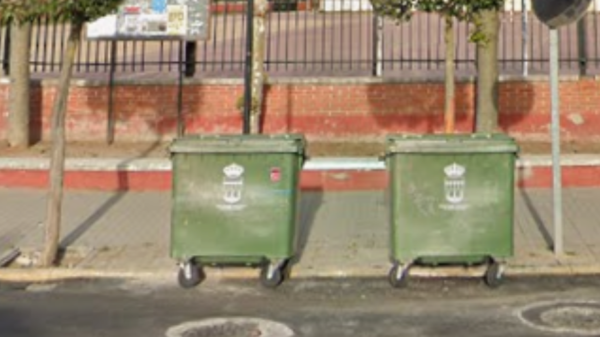 Cubos de basura de la calle Cascajo de Laguna de Duero