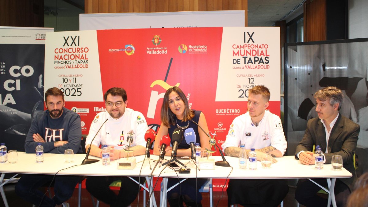 Blanca Jiménez junto a Emilio Martín Maquedano y los ganadores Alejandro San José y Andrea Vignali