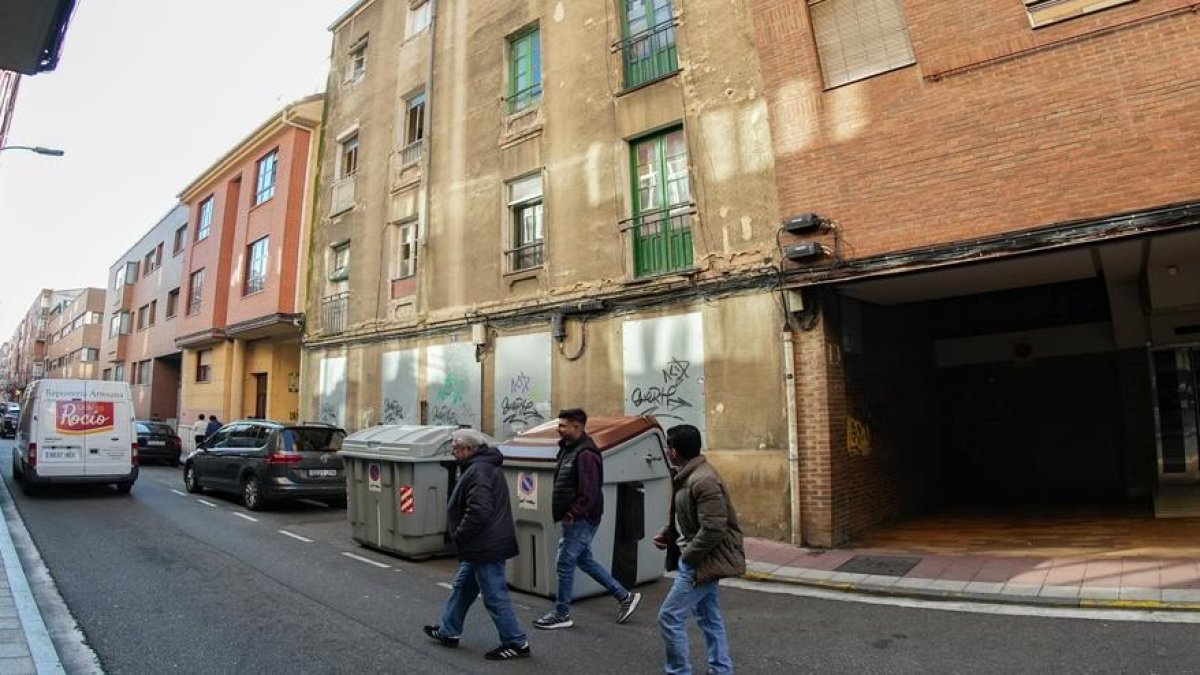 Edificio de la calle Olmedo que va a demoler el Ayuntamiento.