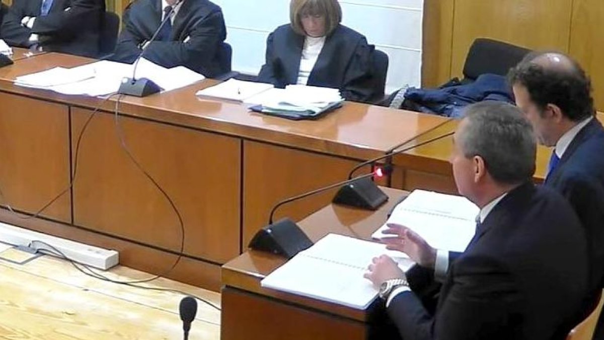 Dos peritos declaran en el juicio de las eólicas.