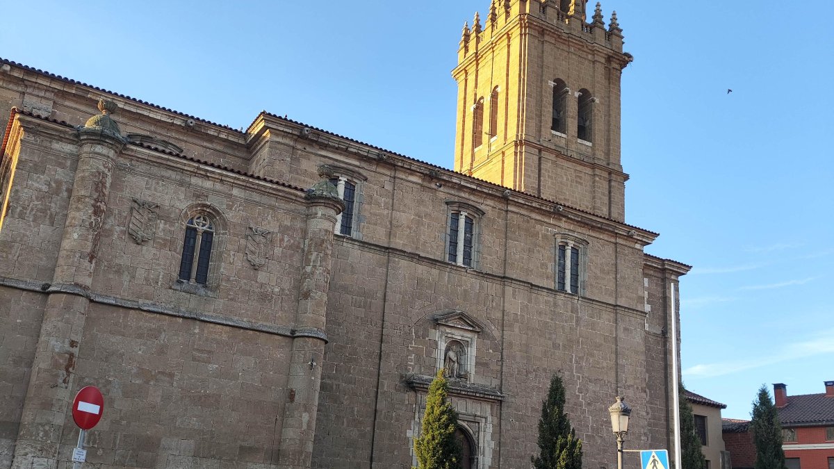 Iglesia parroquial de los Santos Juanes de Nava del Rey.