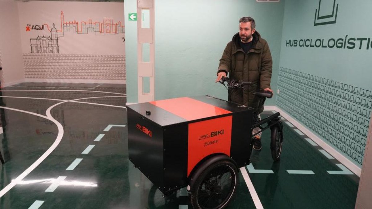 Hub Ciclologístico de BIKI y un modelo de una biclicleta de carga