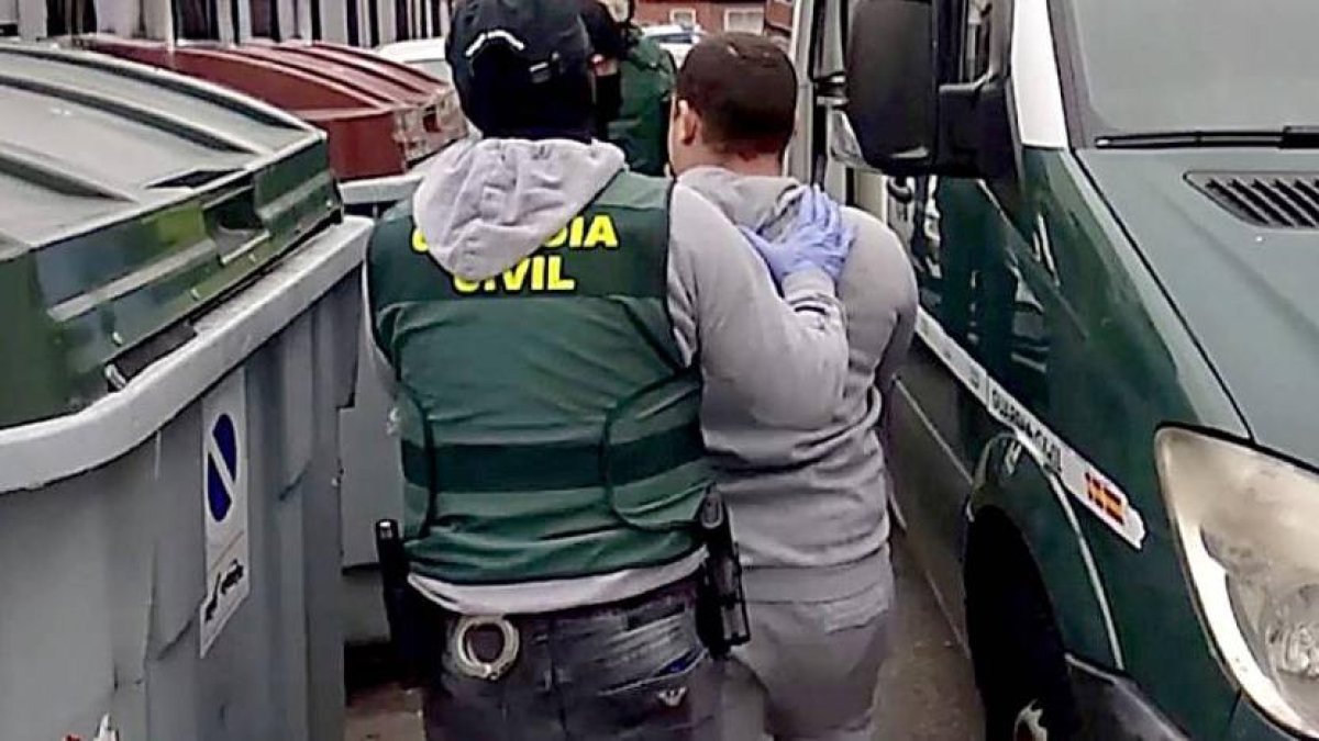 Benemérita y Policía Nacional desarticulan una banda criminal en Valladolid, en una foto de archivo.