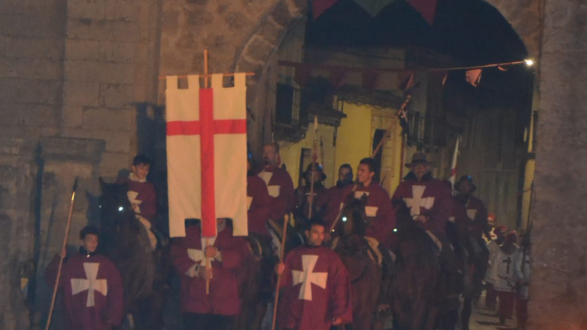 Villabrágima celebró una nueva edición de la Noche de las Antorchas, recreando la llegada de las tropas comuneras a la villa 