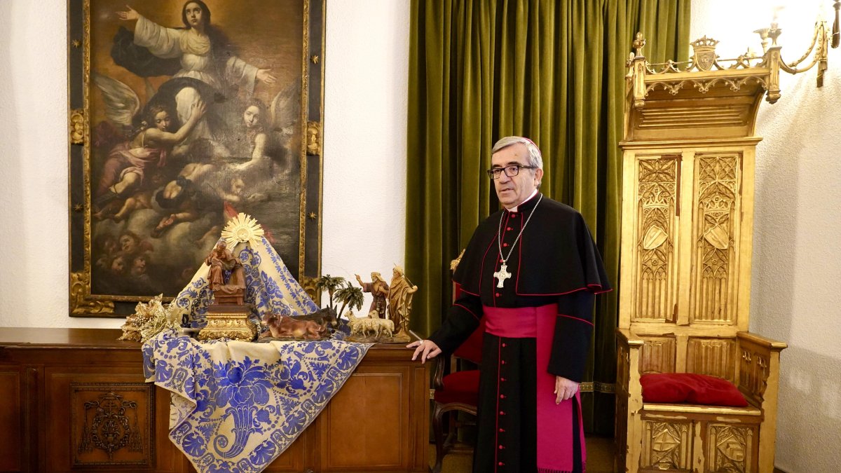 El arzobispo de Valladolid, Luis Argüello, dirige a los asistentes su felicitación de Navidad