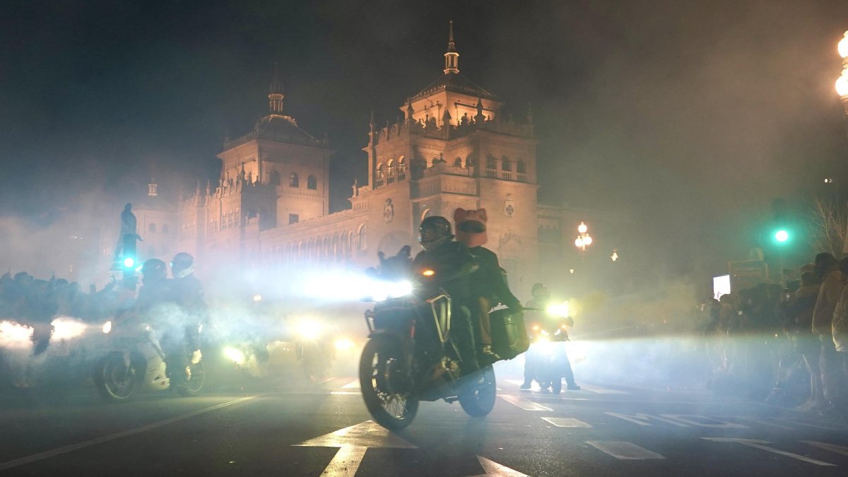 Desfile de antorchas para rendir homenaje a los motoristas fallecidos en el último año