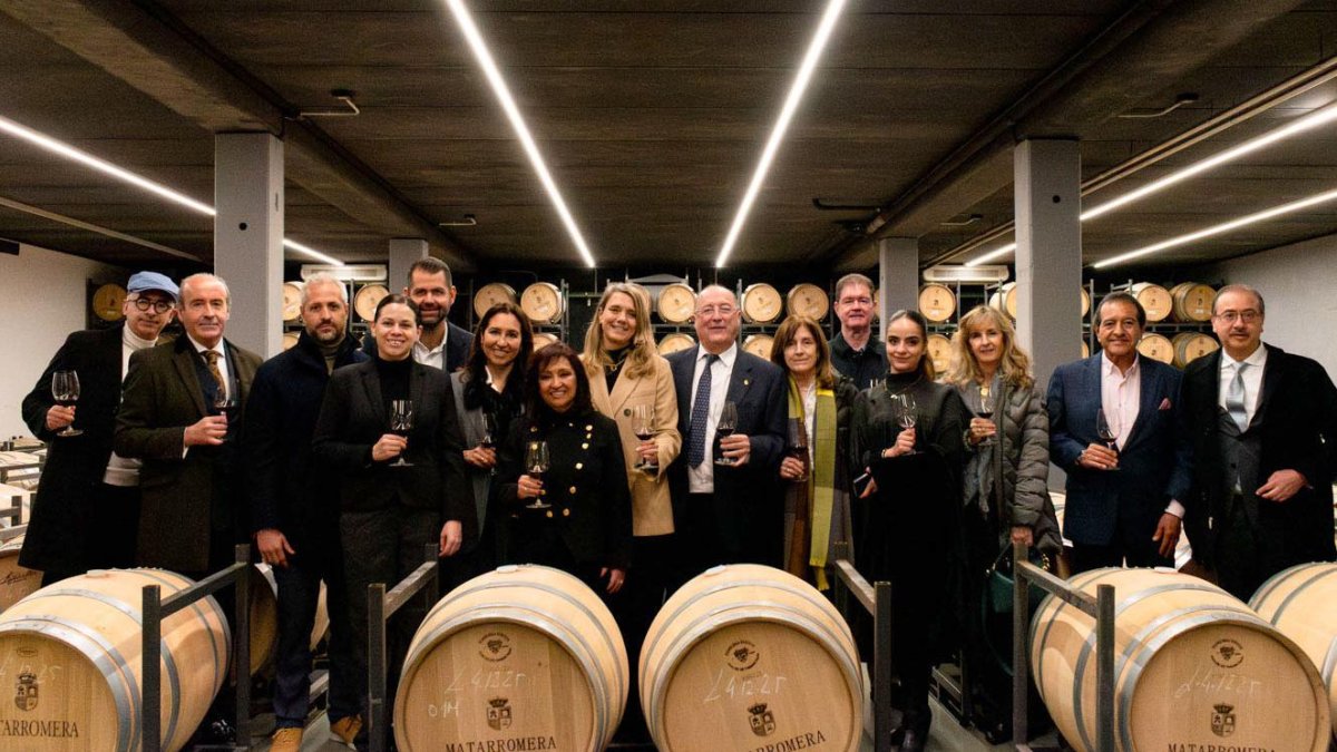 Entrega de la Insignia de Oro de Matarromera a Lorena Cuéllar Cisneros, gobernadora del estado de Tlaxcala (México).