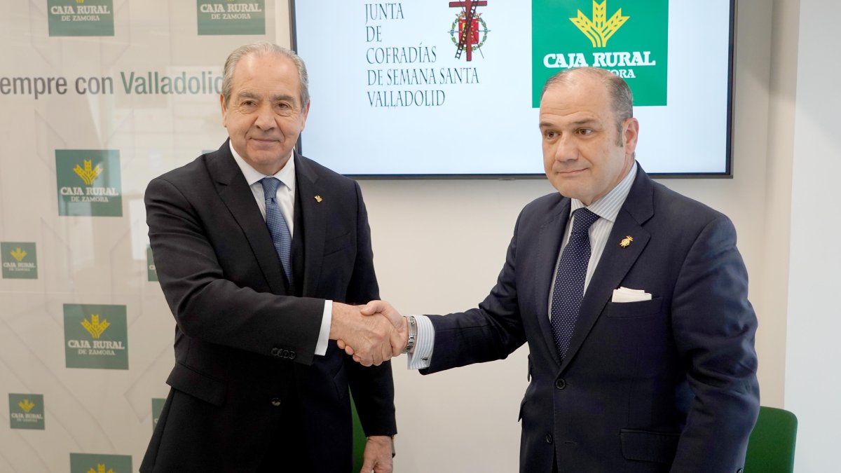 Firma del acuerdo de colaboración entre Caja Rural de Zamora y la Junta de Cofradías de Semana Santa de Valladolid.