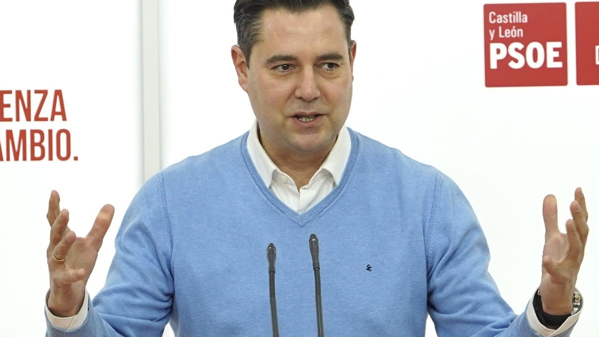 El secretario de Organización del PSOECyL, Daniel de la Rosa, presenta la Sectorial de Sanidad del PSOE de Castilla y León.