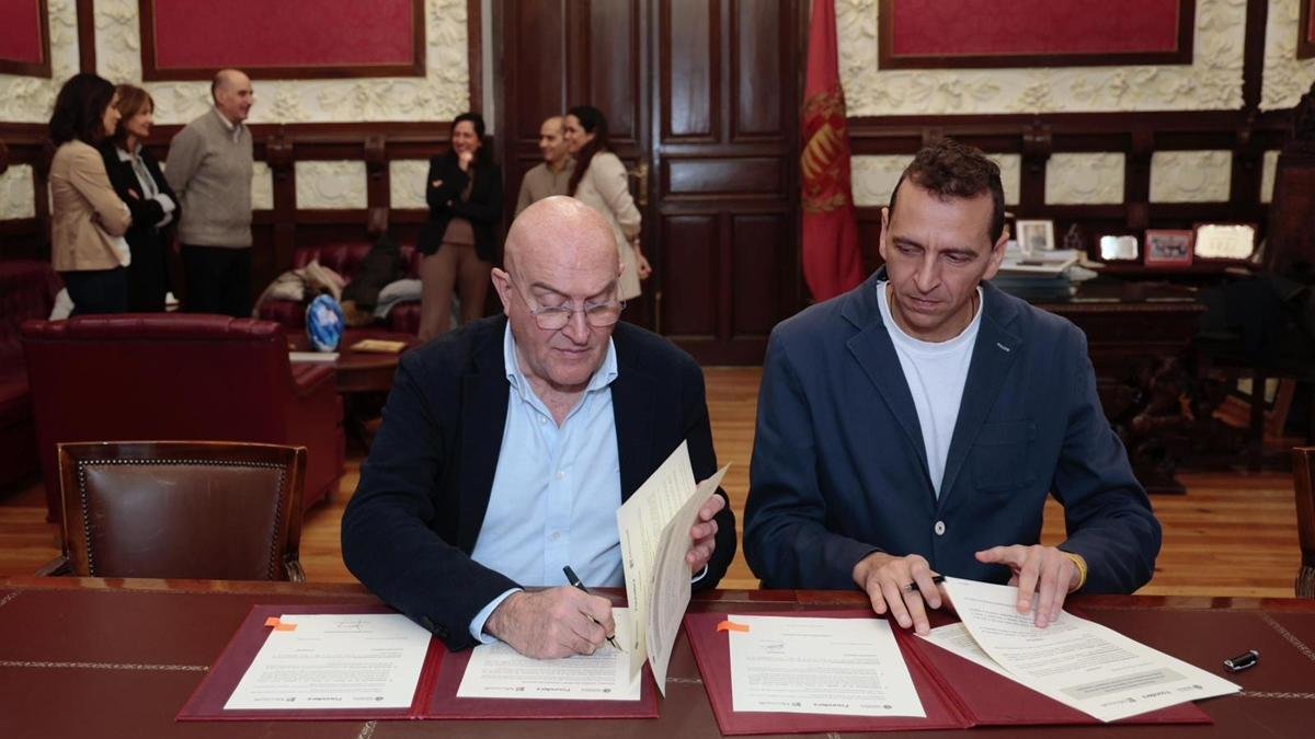 Firma del acuerdo para la formación en IA.