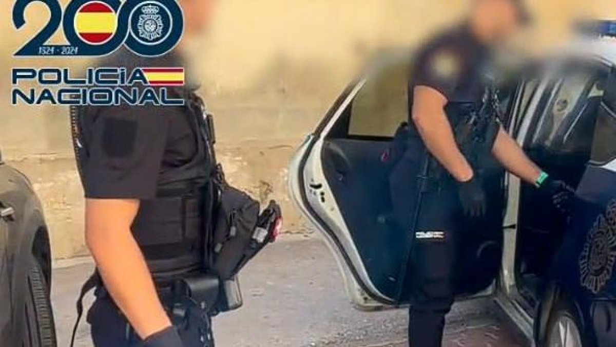 Agentes de la Policía Nacional.