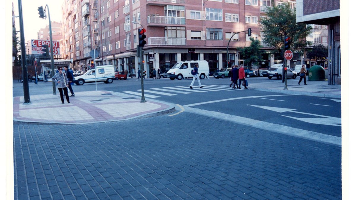 Obras de la primera fase de urbanización de la calle Gabilondo en 1998
