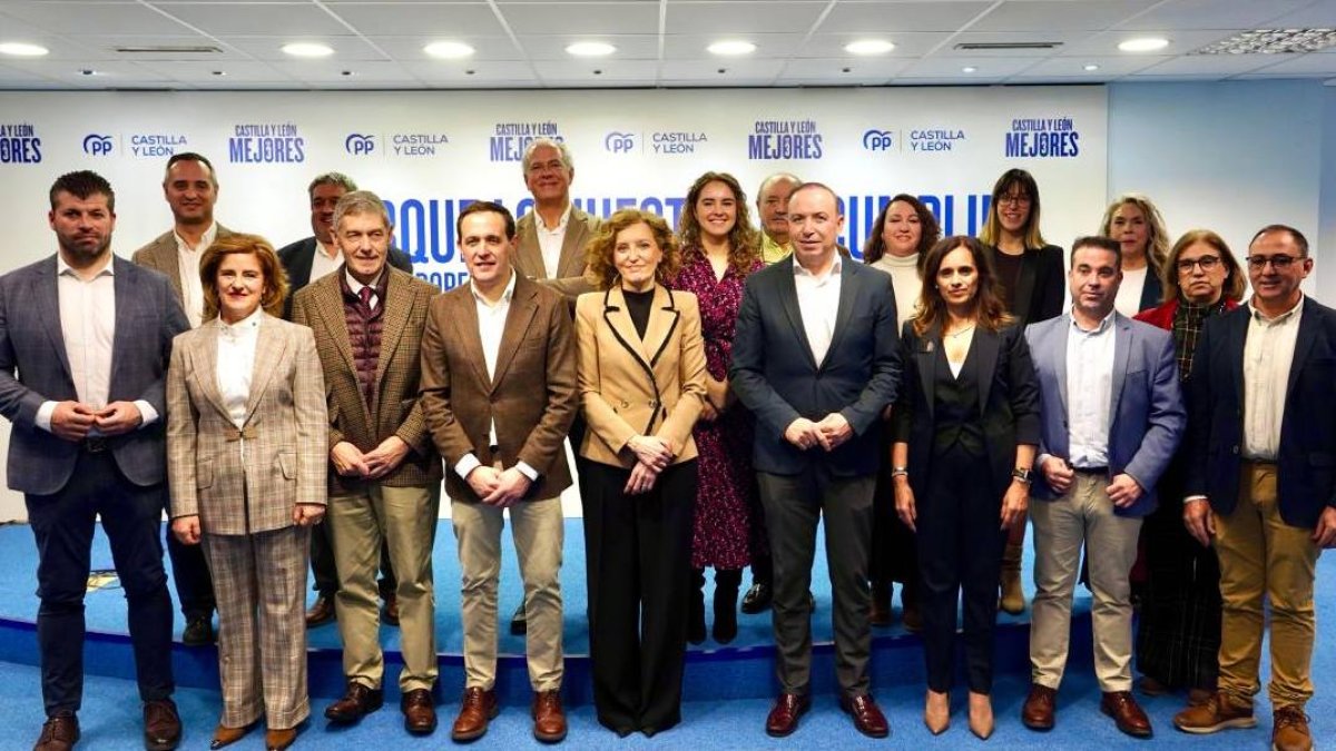 Foto de familia de la candidatura del PP en Valladolid.