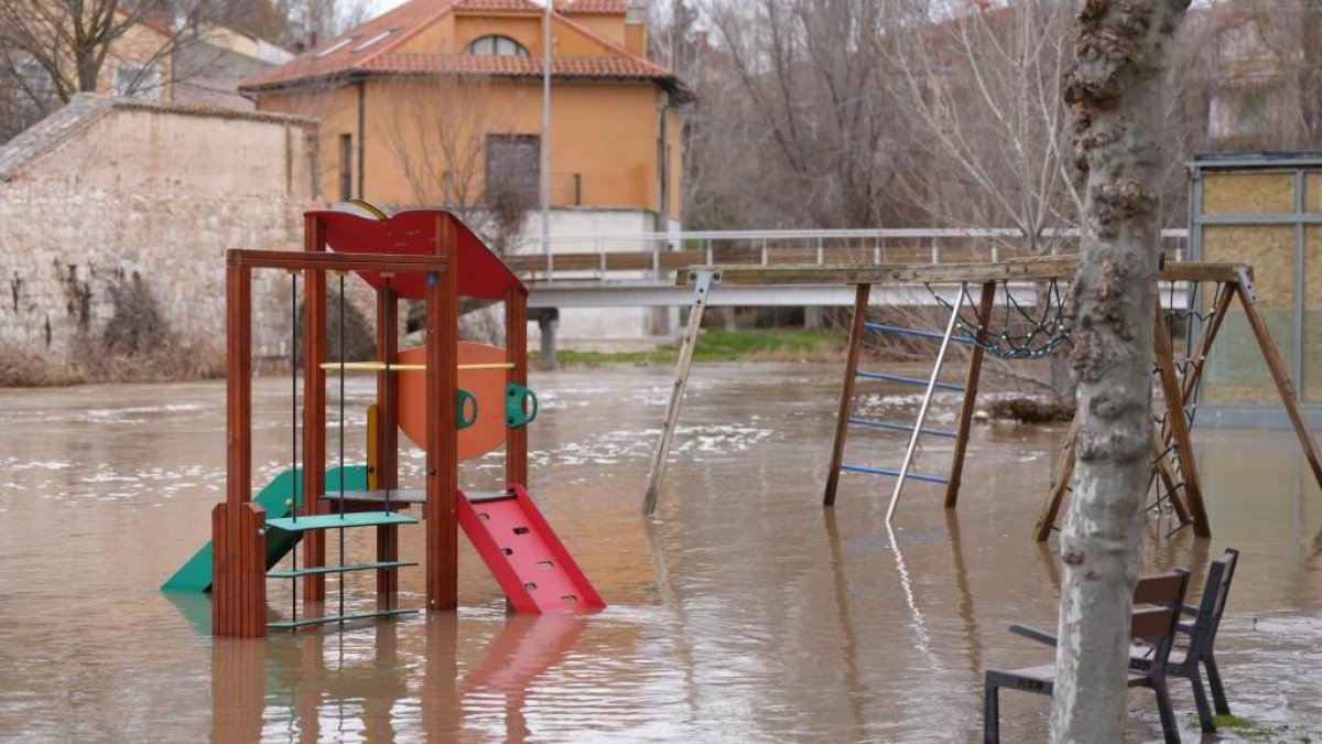 El río Duratón a su paso por Rábano y Peñafiel en Valladolid. 