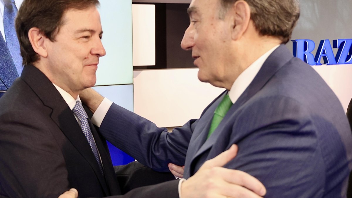 El presidente del PP de Castilla y León, Alfonso Fernández Mañueco, con Ignacio Sánchez Galán, presidente de Iberdrola.