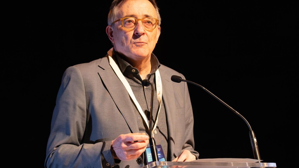 El director del Clúster de Hábitat Eficiente, Enrique Cobreros.