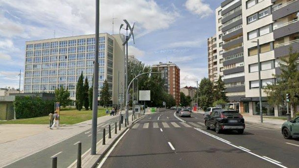 Avenida Miguel Ángel Blanco, frente a la Cúpula del Milenio