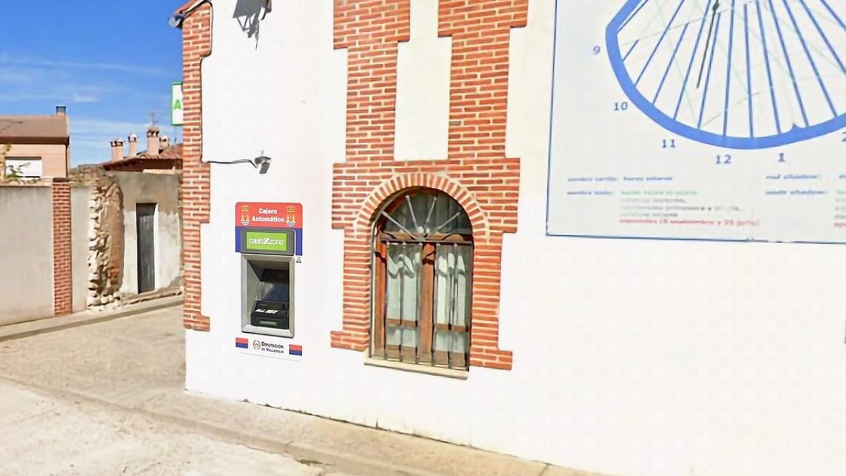 Cajero automático instalado en Alcazarén.