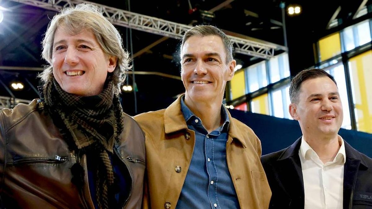 Carlos Martínez Mínguez, Pedro Sánchez y Javier Alfonso Cendón en un mitin en León el pasado mes de octubre.