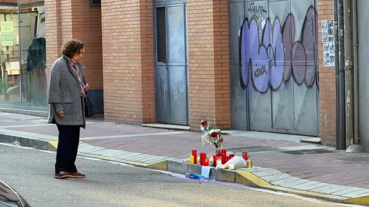 Altar en recuerdo a Juan Esteban Rubio, el joven apuñalado mortalmente en La Rondilla