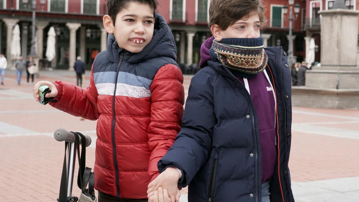 Nicolás y Alejandro tienen diagnosticado síndrome de Dravet.
