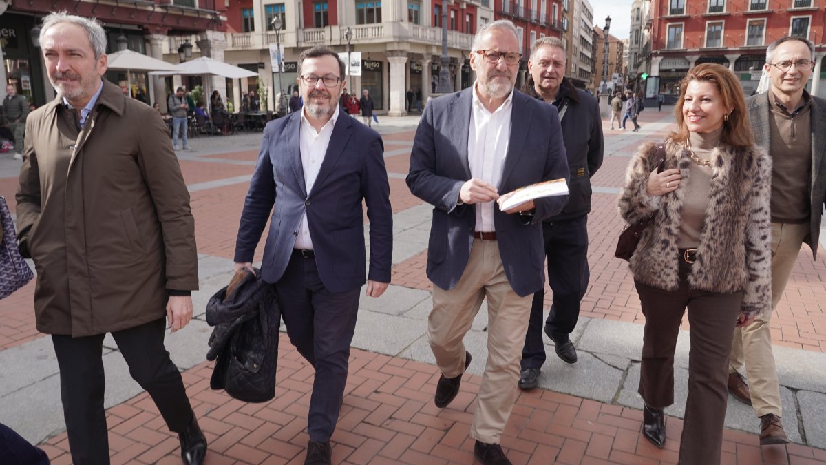 El candidato de Vox a la Presidencia de la Junta de Castilla y León, Carlos Pollán, y el portavoz nacional del partido, José Antonio Fúster, visitan Valladolid.