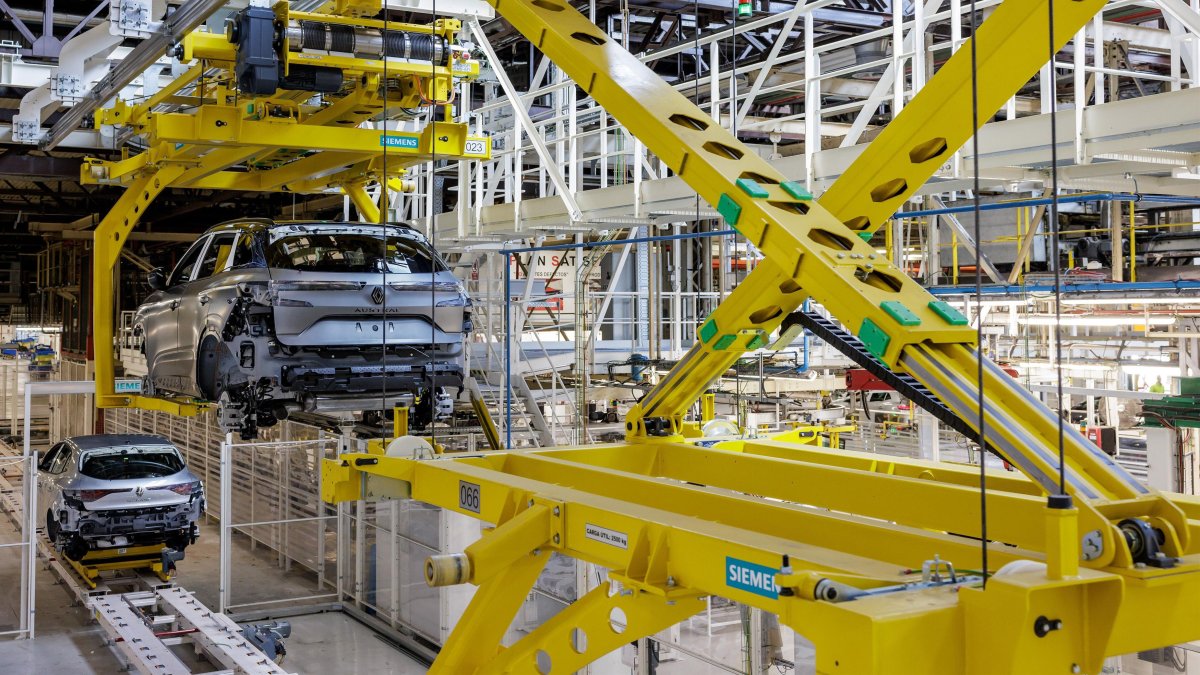 Maquinaria de una planta de Renault.