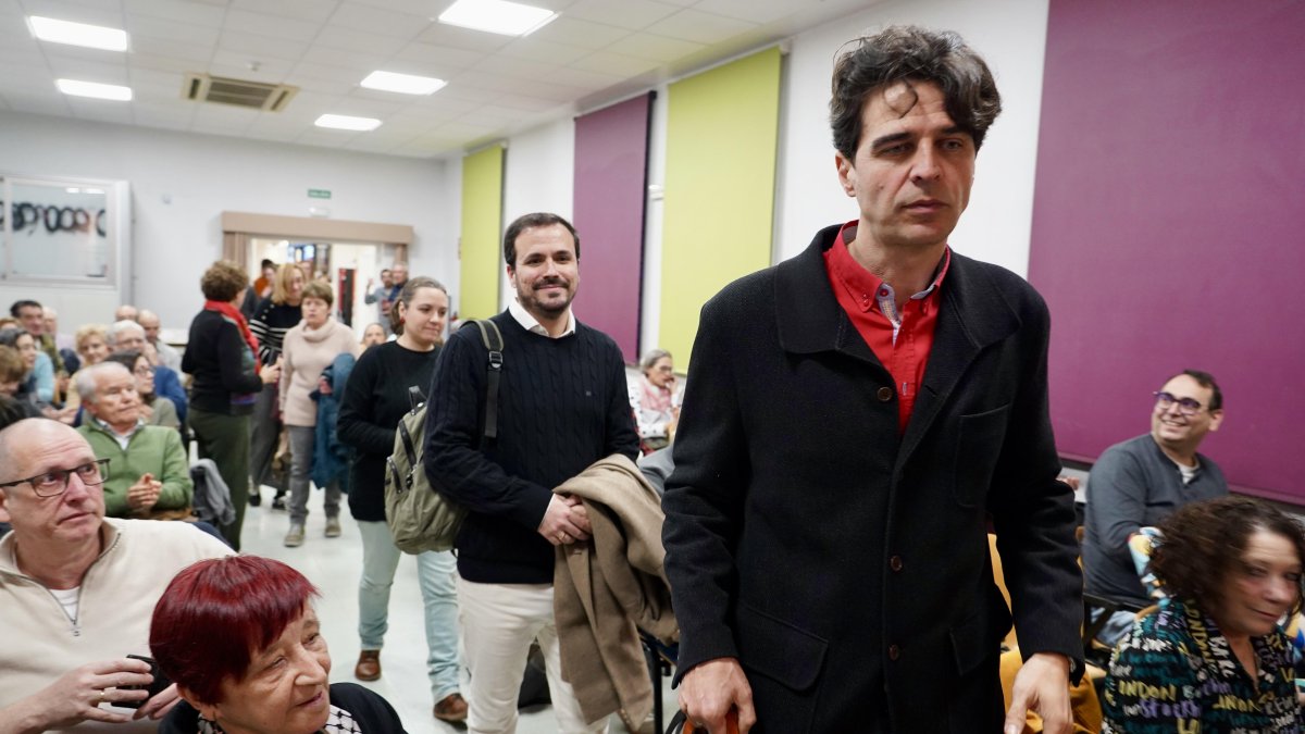 Alberto Garzón, presenta su libro ‘La guerra por la energía’, en un acto con Juan Gascón