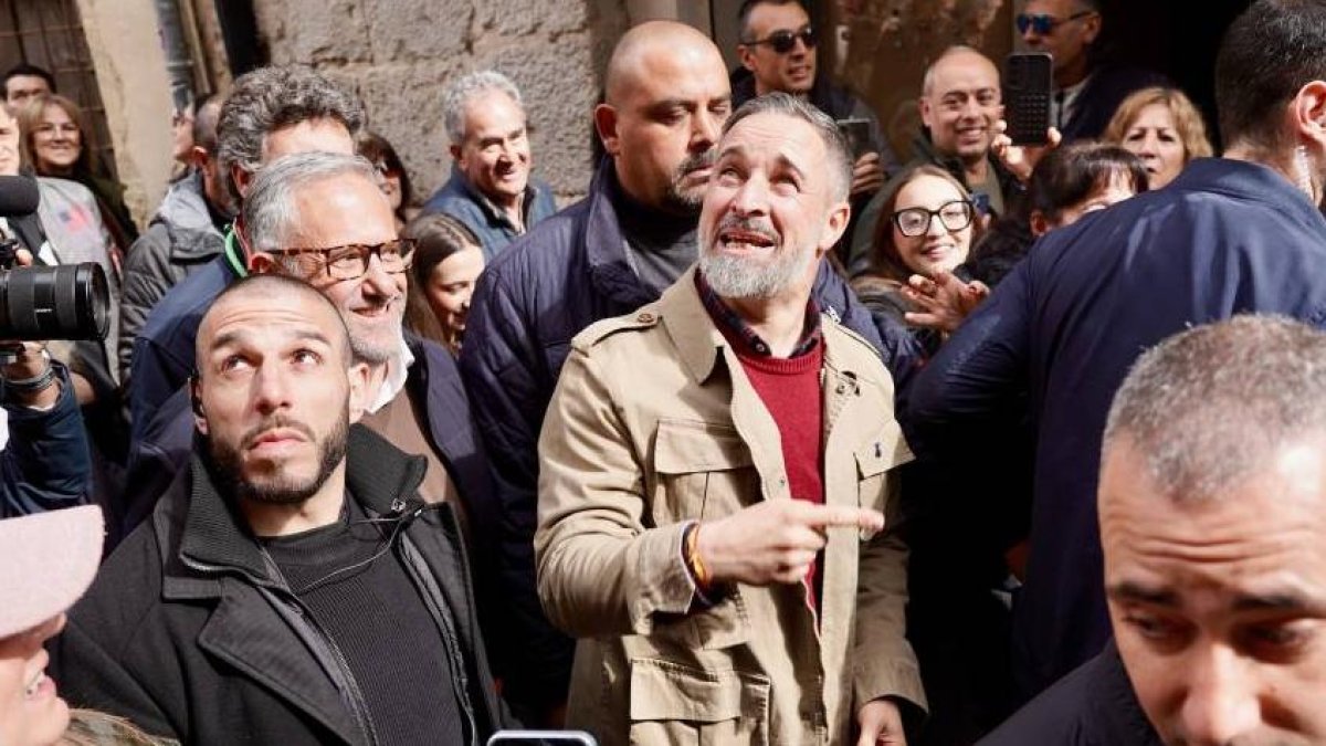 Abascal recorre las calles de Tordesillas durante su visita a la localidad el pasado viernes.