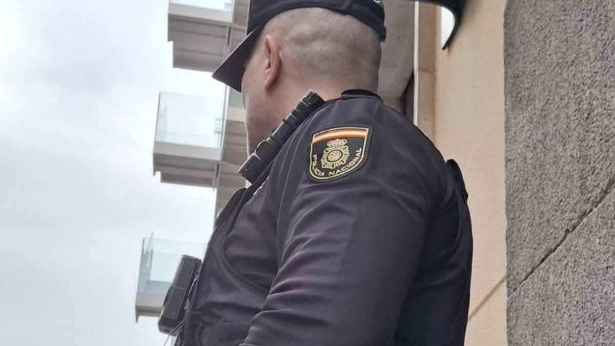 Agente de la Policía Nacional.