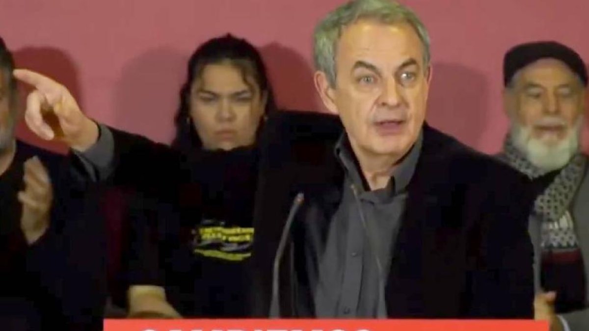 José Luis Rodríguez Zapatero interviene en el mitin en León.
