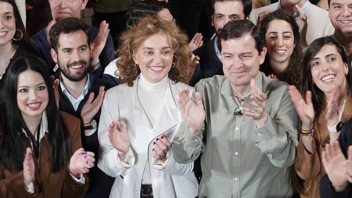 Alfonso Fernández Mañueco participa en un acto con jóvenes en Valladolid.