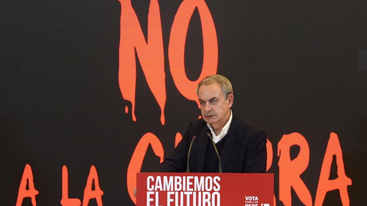 El ex presidente del Gobierno José Luis Rodríguez Zapatero en el mitin de este miércoles en Segovia.