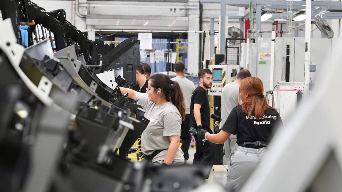 Zona de parachoques en la factoría de Carrocerías de Renault Group España en Valladolid en una foto de archivo.