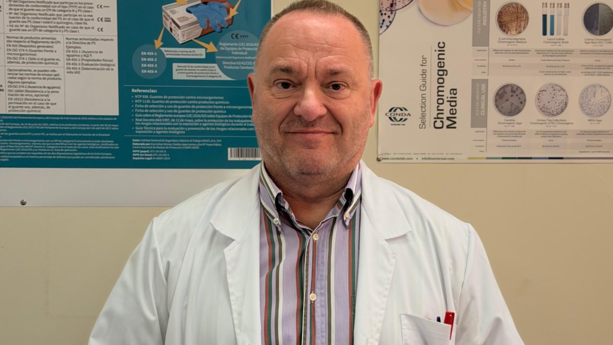 César-Bernardo Gutiérrez Martín, catedrático de la ULE y responsable del grupo de investigación de Bacterias Respiratorias Porcinas.