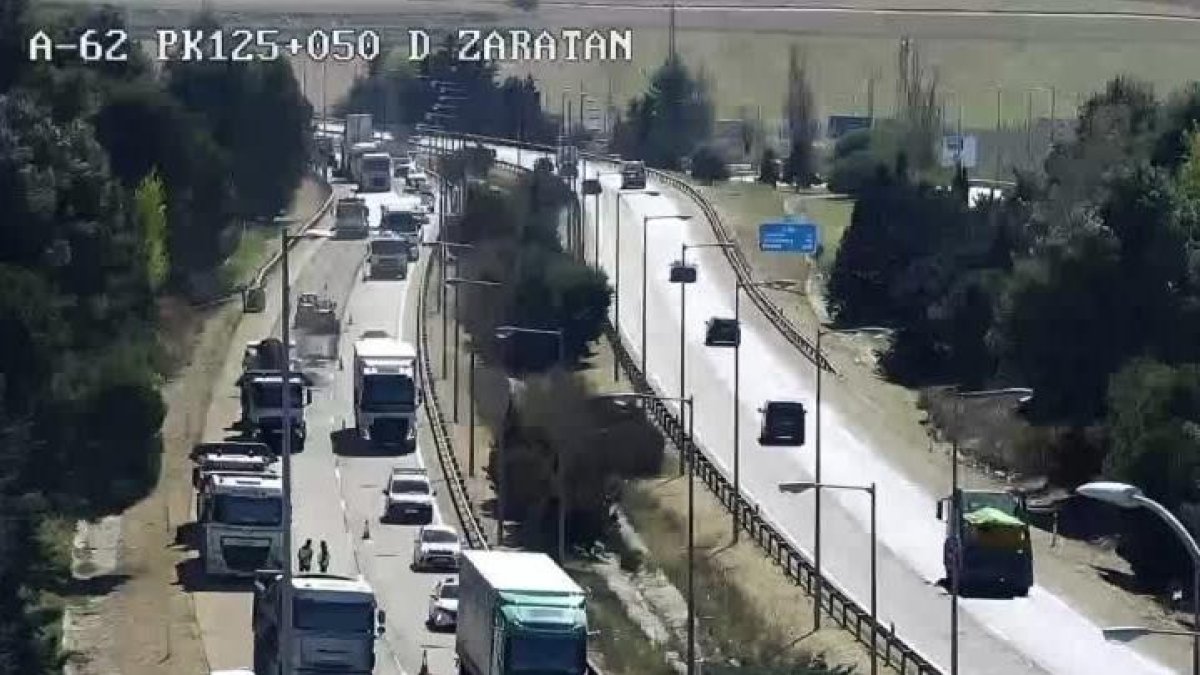 Colas por el asfaltado de la A-62 a la altura de Zaratán
