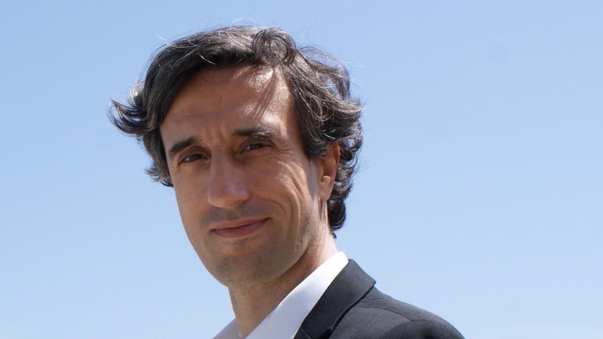 Daniel V. Villamediana.