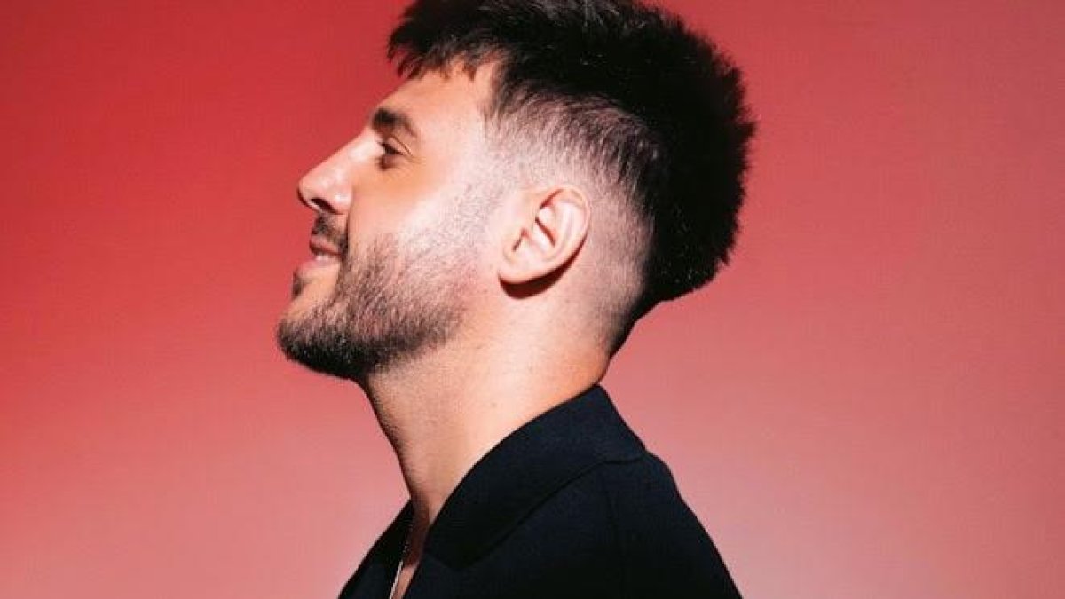 Antonio José en el cartel de su última gira.