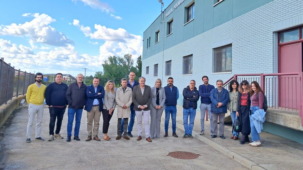 Los miembros de la Corporación Municipal, el alcalde del municipio en la Potabilizadora de Laguna de Duero