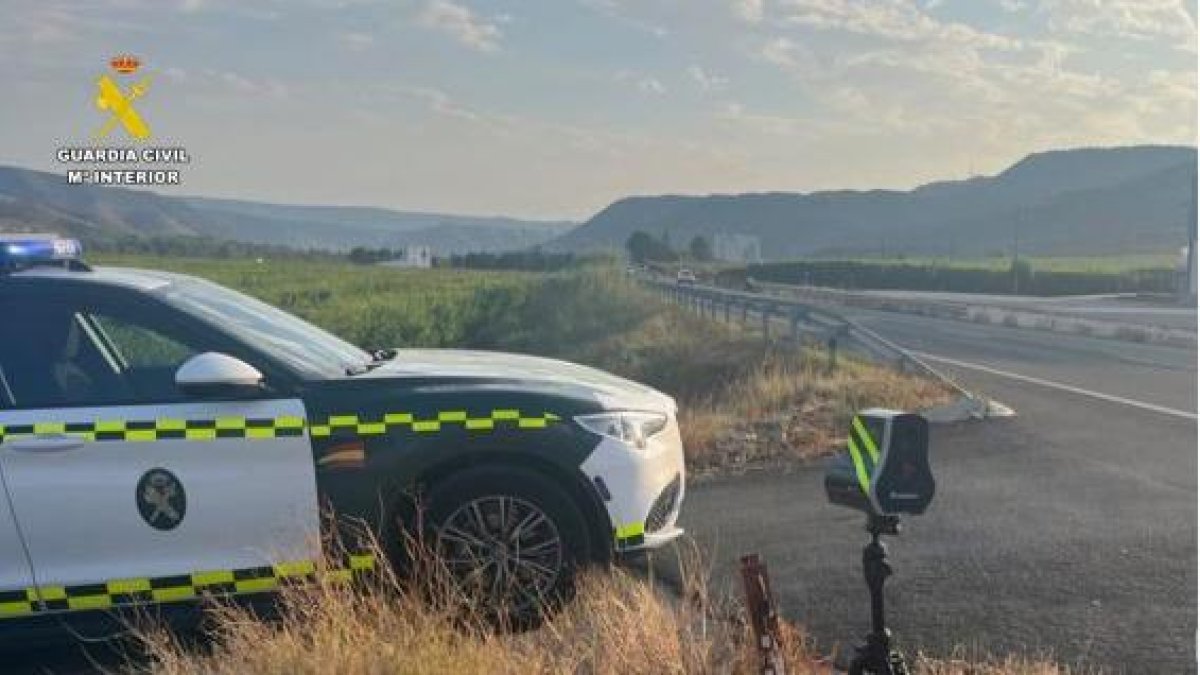 Radar móvil de la Guardia Civil.
