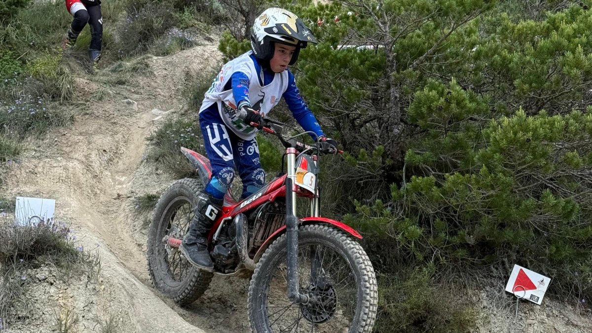 Martín Pérez, subido a su moto.